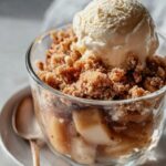 Bratapfel Crumble Rezept mit Vanilleeis – Ein Genuss!