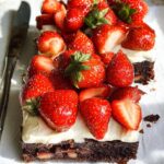 Brownie mit Mascarpone und Erdbeeren