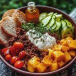 Burger Bowl gesund mit Rinderhack und frischem Gemüse