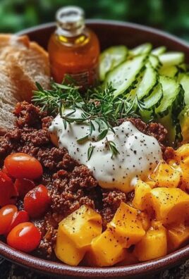 Burger Bowl gesund mit Rinderhack und frischem Gemüse