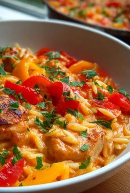 Cremiges Paprika-Hähnchen mit Orzo aus dem Ofen!