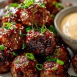 Die besten koreanischen BBQ-Fleischbällchen mit scharfem Mayo-Dip