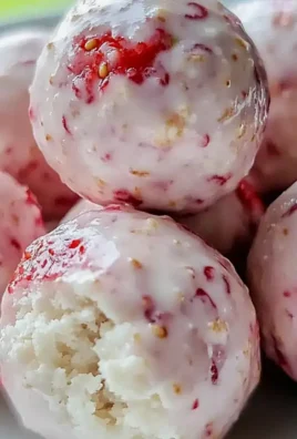 Erdbeerkäsekuchen: Gesunde Proteinbällchen zum Snacken