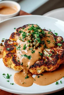 Leckeres Blumenkohlsteak mit pikanter Pfefferrahmsauce