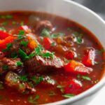 Low Carb Rindergulaschsuppe: Ohne Kartoffeln & voller Genuss