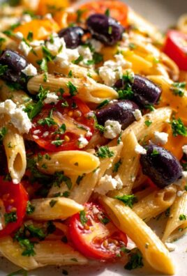 Mediterraner Nudelsalat: Feta, Oliven & Genuss pur!